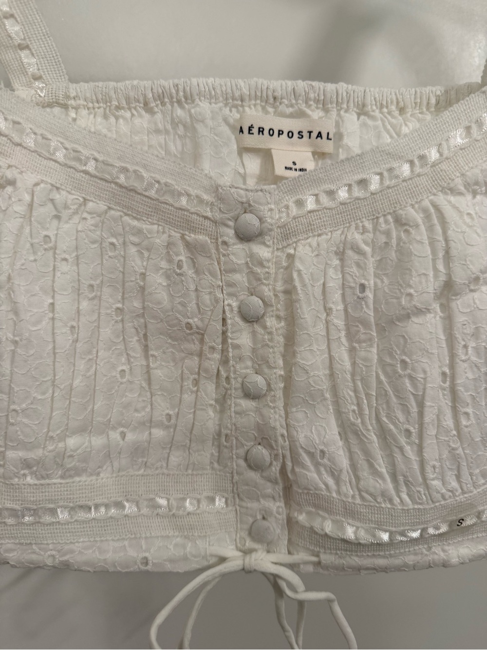 Aeropostale White Eyelet Button-Front Cropped Camisole - Picture 3 of 11